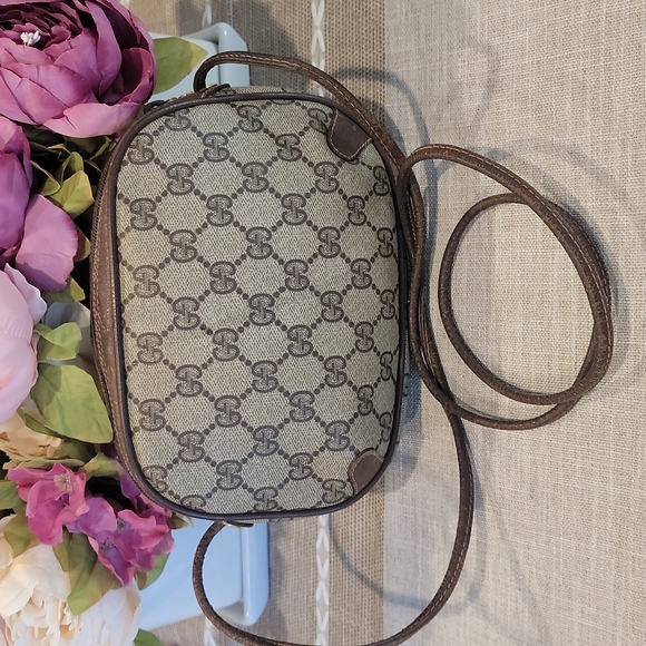 Authentic Gucci vintage sling bag - Picture 2 of 11